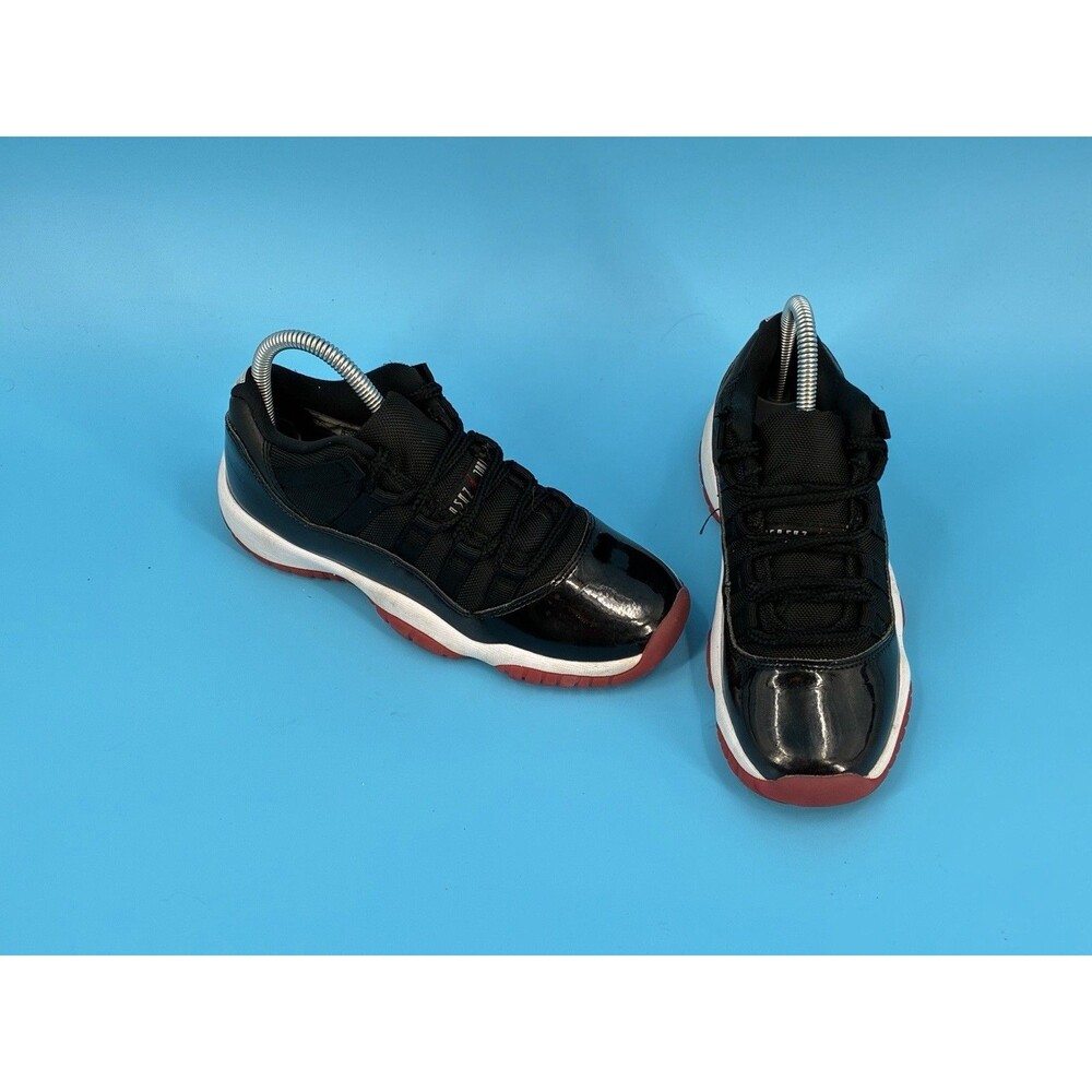 Air Jordan 11 Retro Low Bred 2015 GS Size 4Y Women 5.5 528896-012